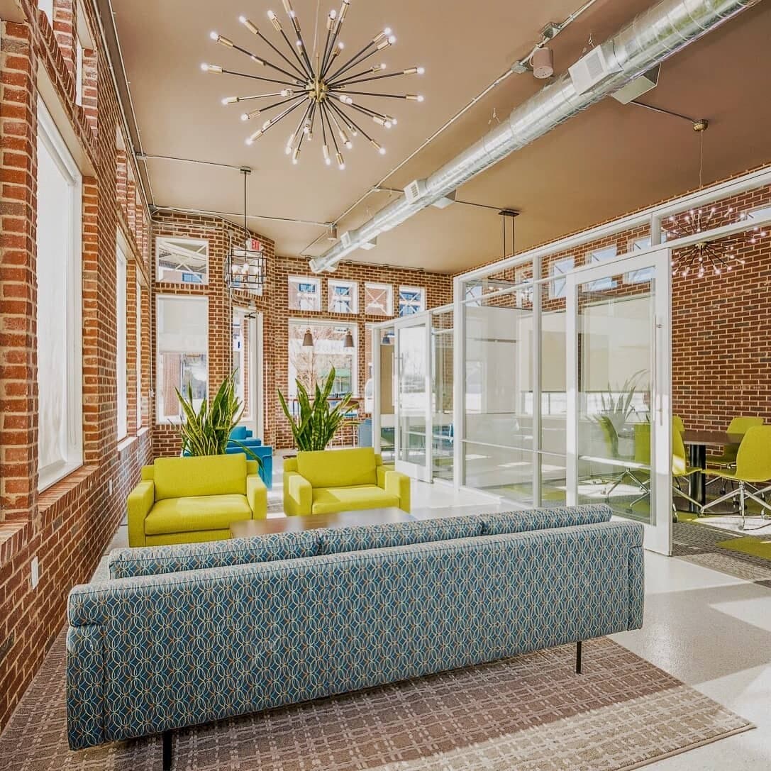 Lounge with sputnik chandelier and lime accent chairs